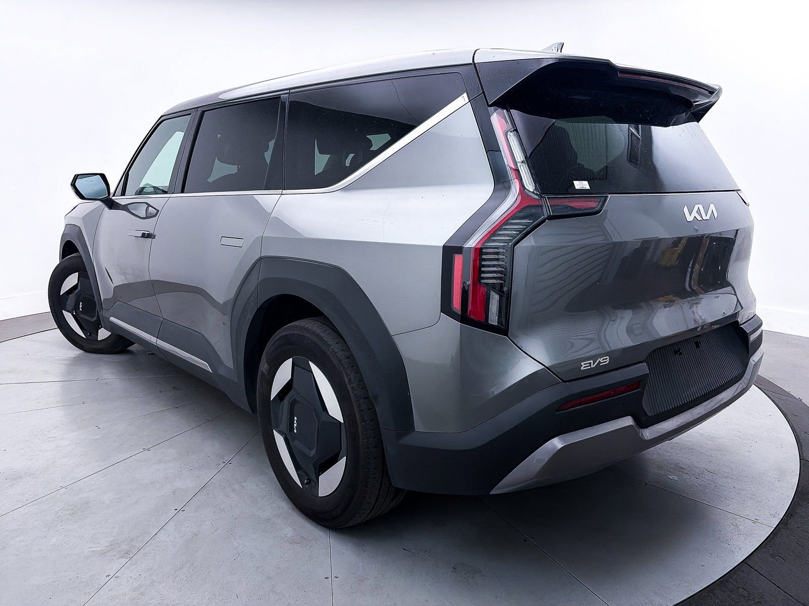 Used 2024 Kia EV9 Light Long Range image 2