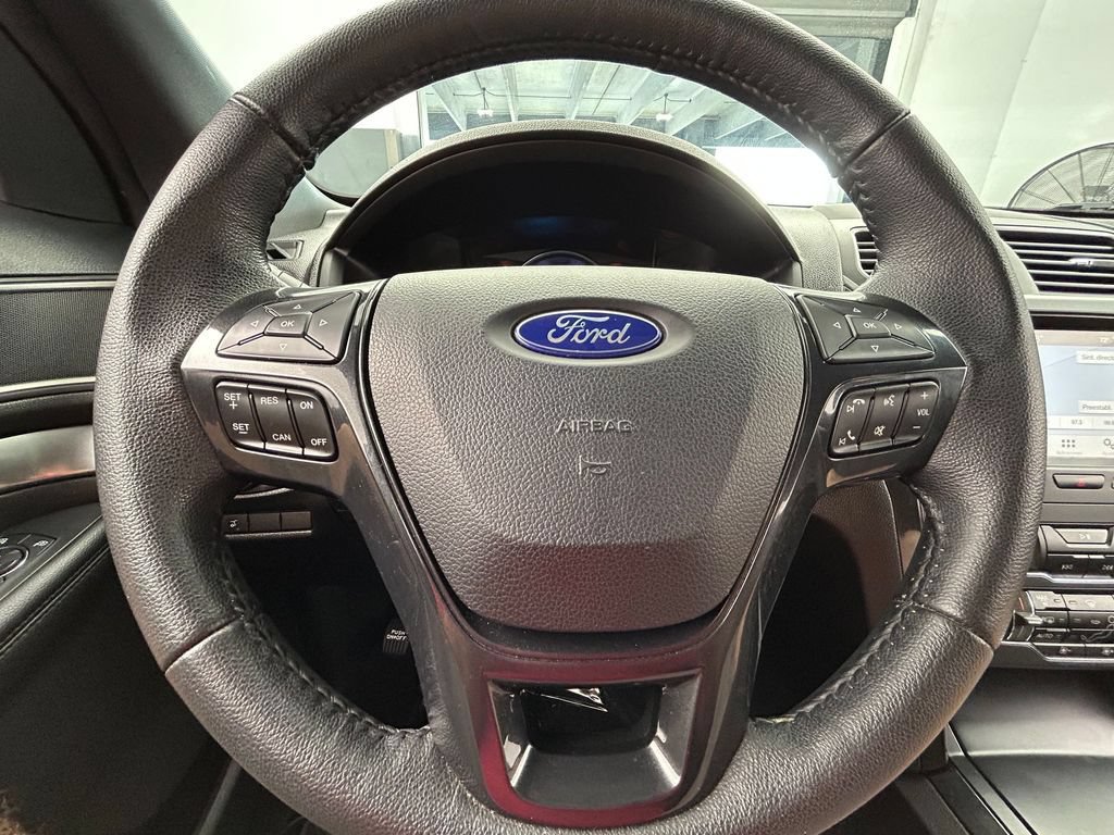 Used 2018 Ford Explorer XLT w/ Equipment Group 202A FWD image 28