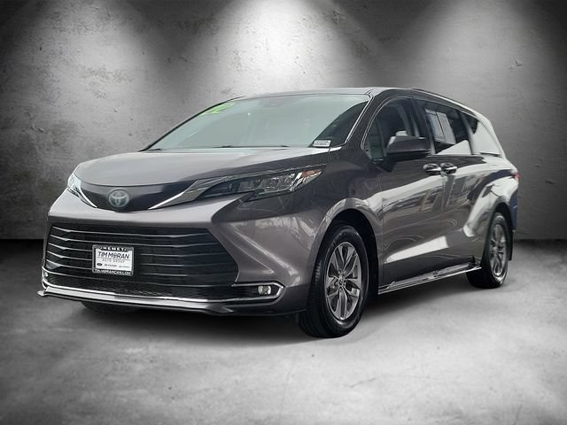 Used 2022 Toyota Sienna XLE w/ XLE Plus Package FWD image 5