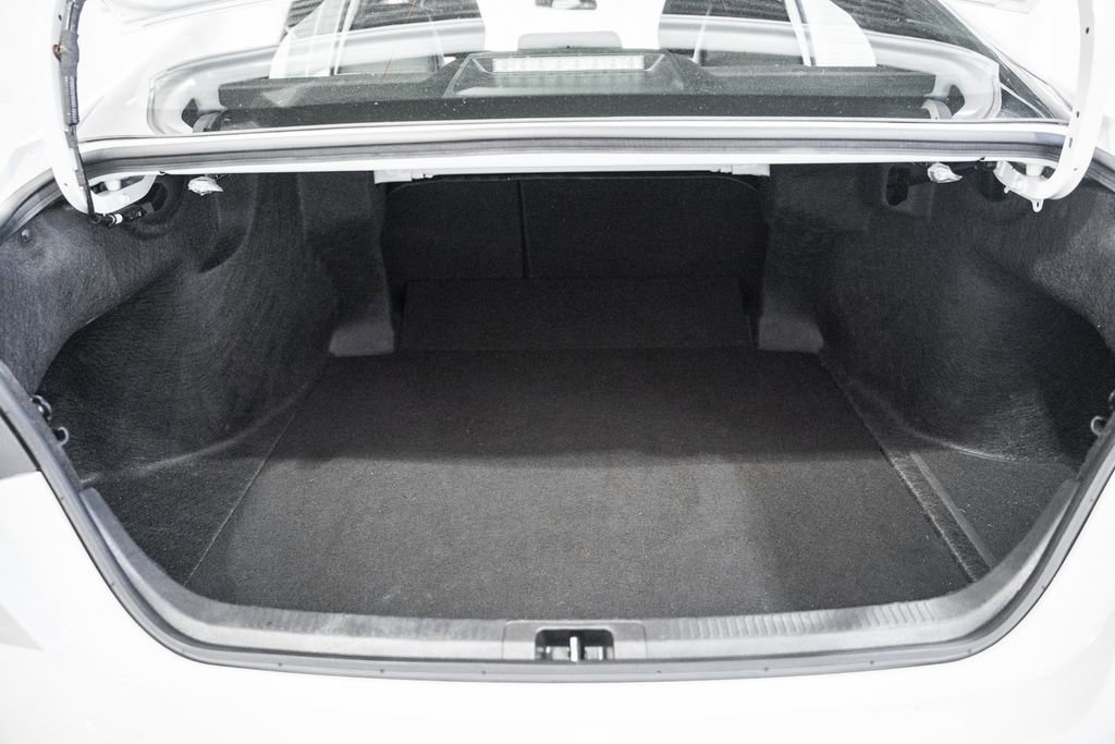 Used 2025 Toyota Camry SE FWD image 9