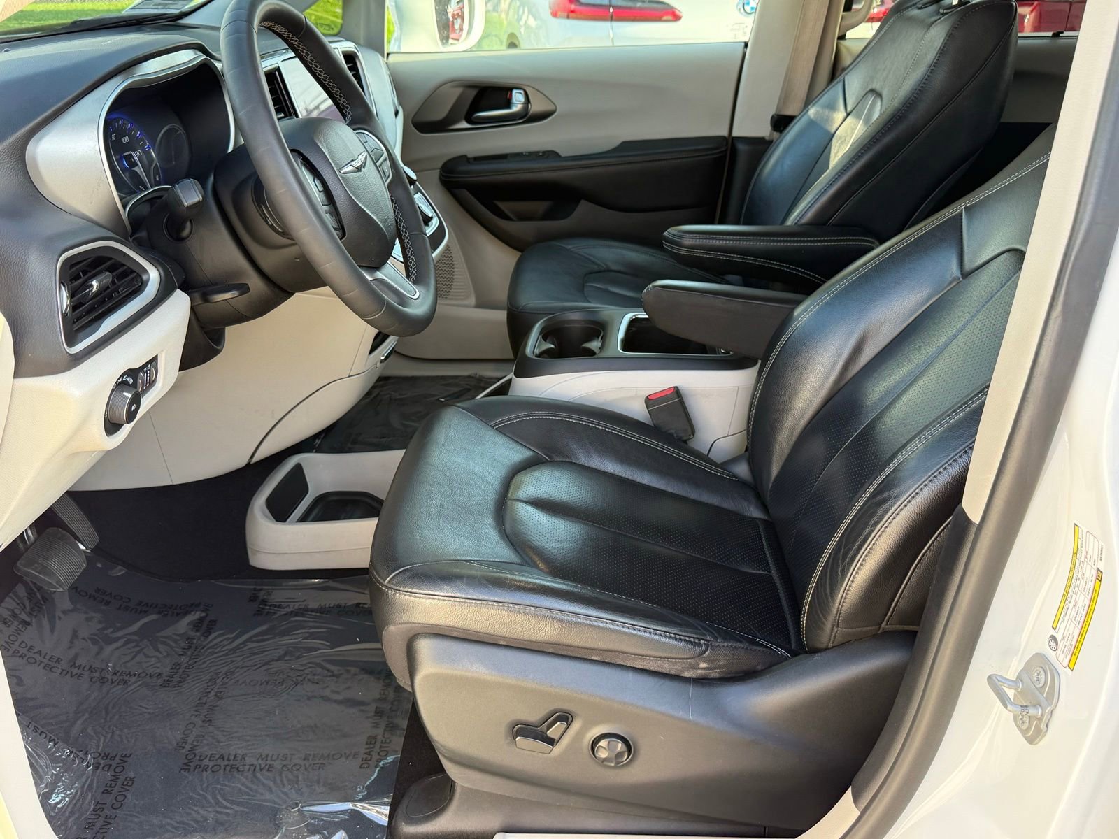 Used 2022 Chrysler Pacifica Touring-L FWD image 22