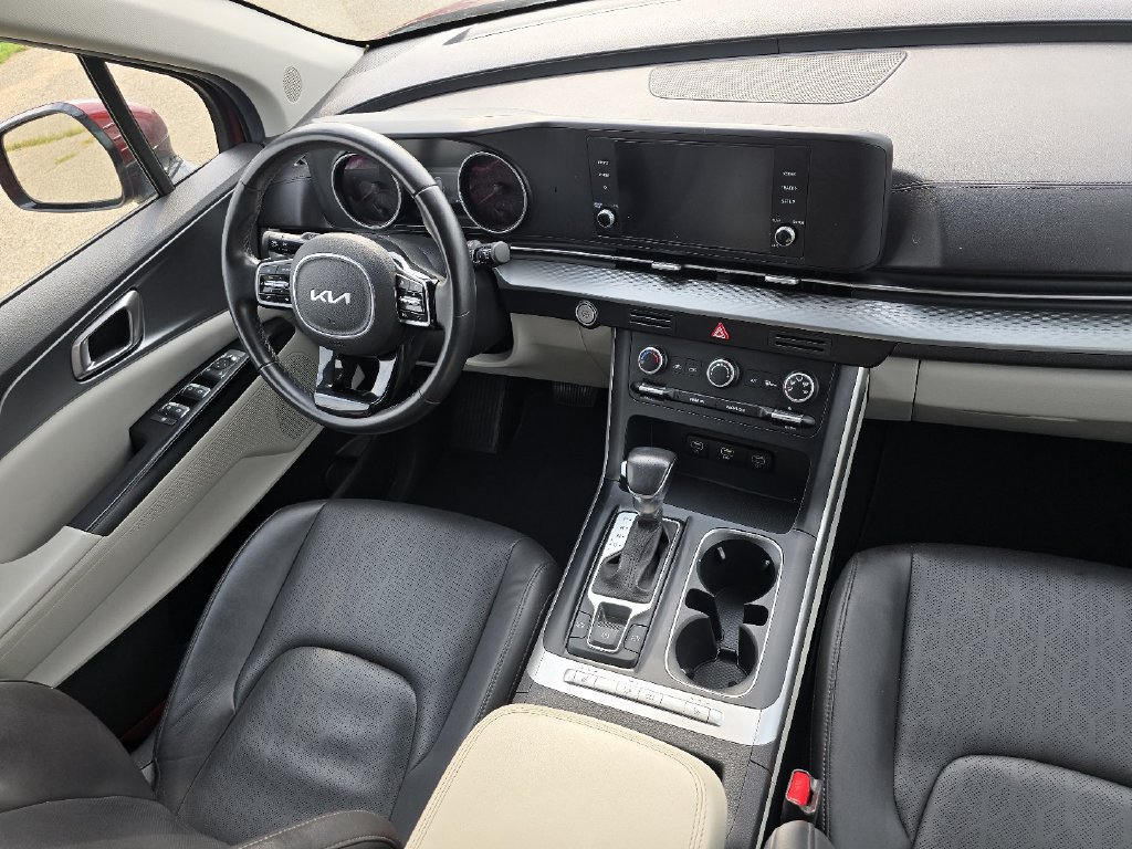 Used 2022 Kia Carnival LX FWD image 25