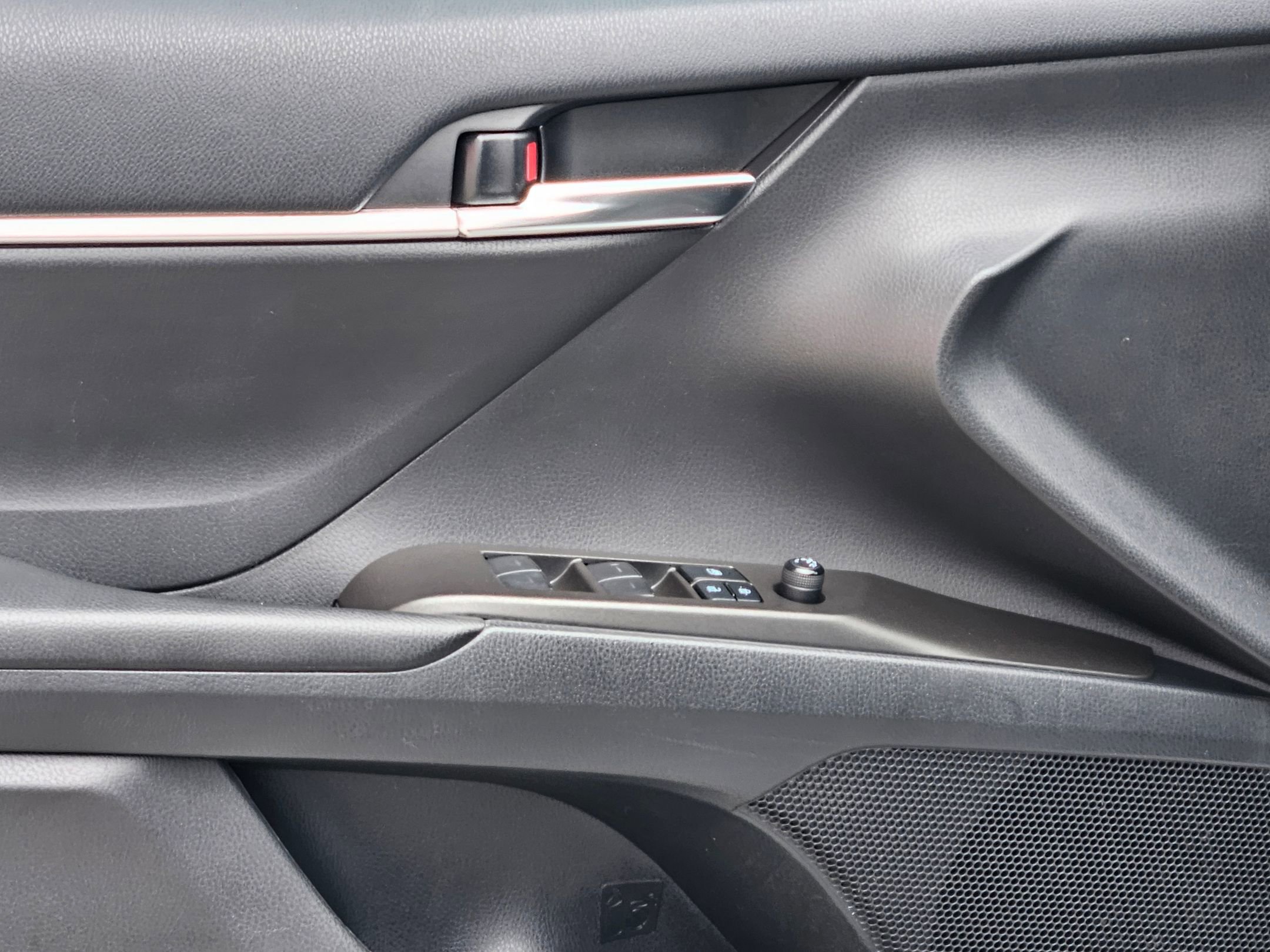 Used 2022 Toyota Camry SE FWD image 17