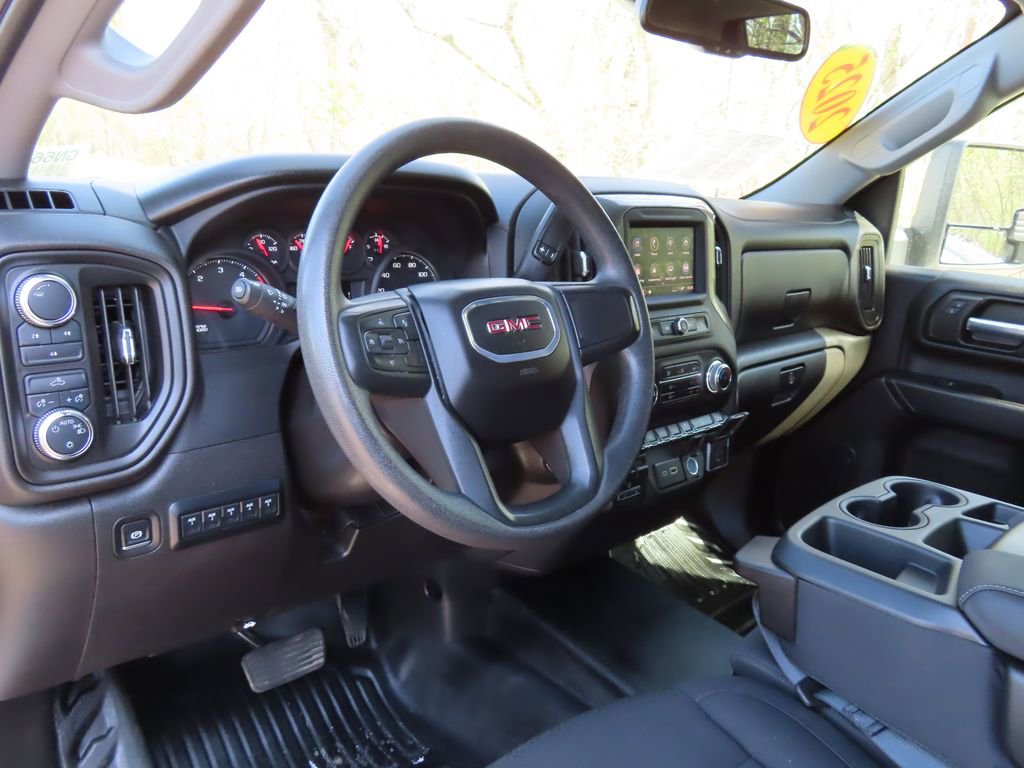 Used 2025 GMC Sierra 3500 Pro AWD/4WD image 17