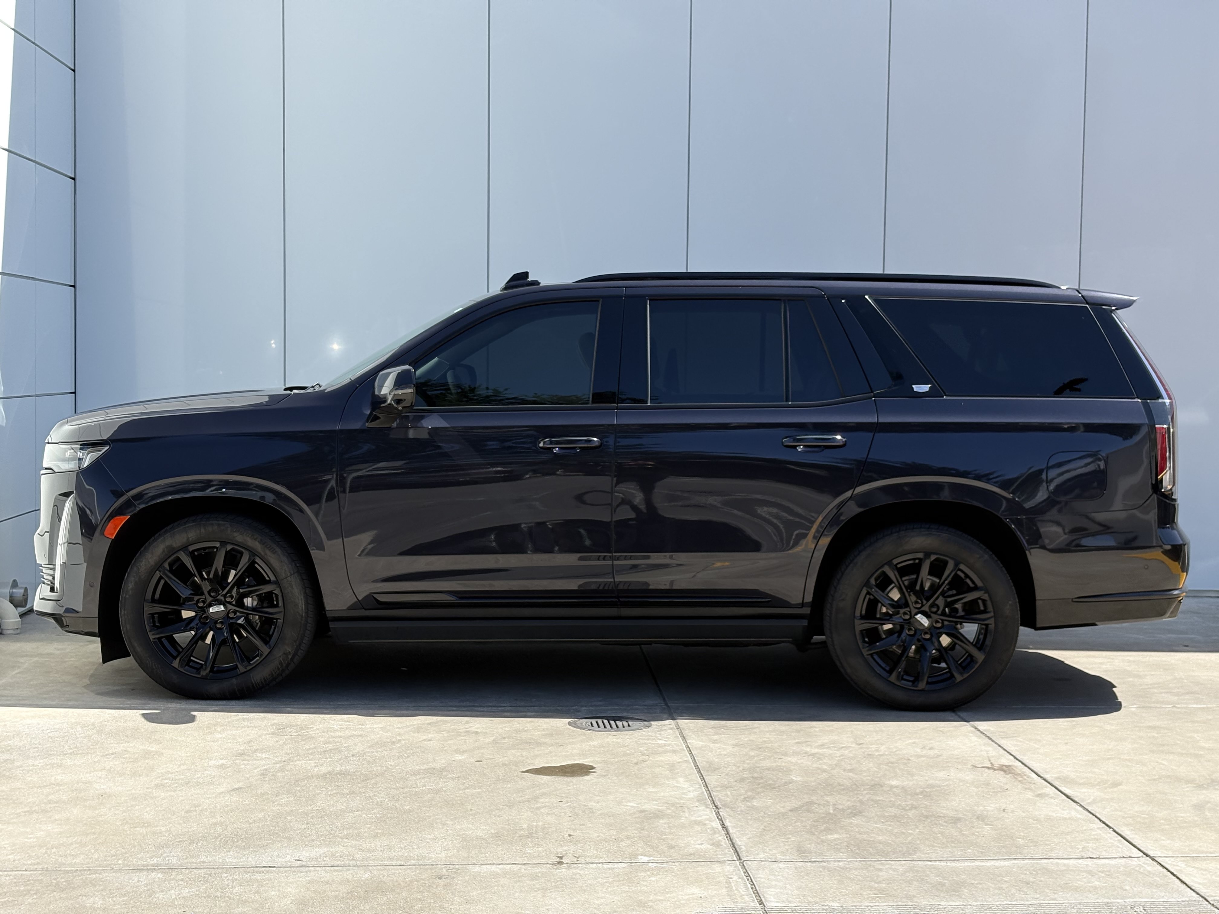 Certified 2024 Cadillac Escalade Sport Platinum w/ LPO, ONYX Package AWD/4WD image 4
