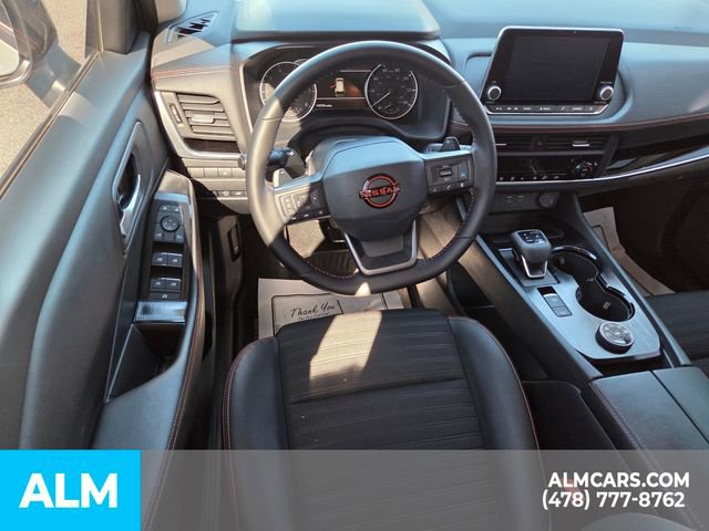 Used 2025 Nissan Rogue SV image 9