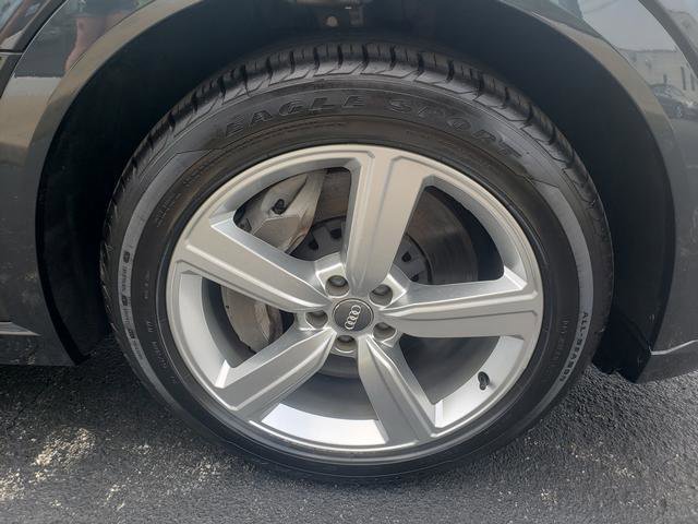 Used 2019 Audi e-tron Prestige w/ Prestige Package AWD/4WD image 27