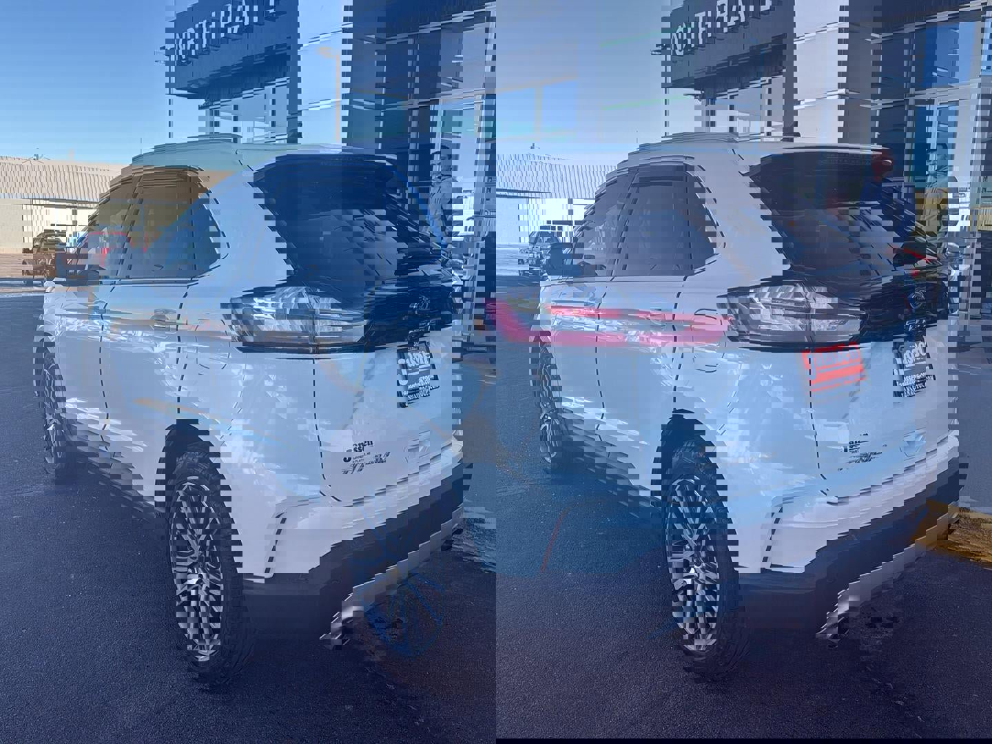 Used 2022 Ford Edge Titanium image 2