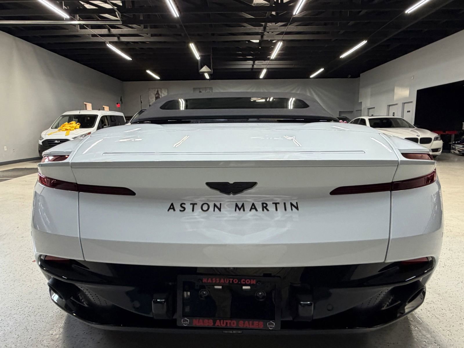 Used 2024 Aston Martin DB12 Convertible RWD image 19
