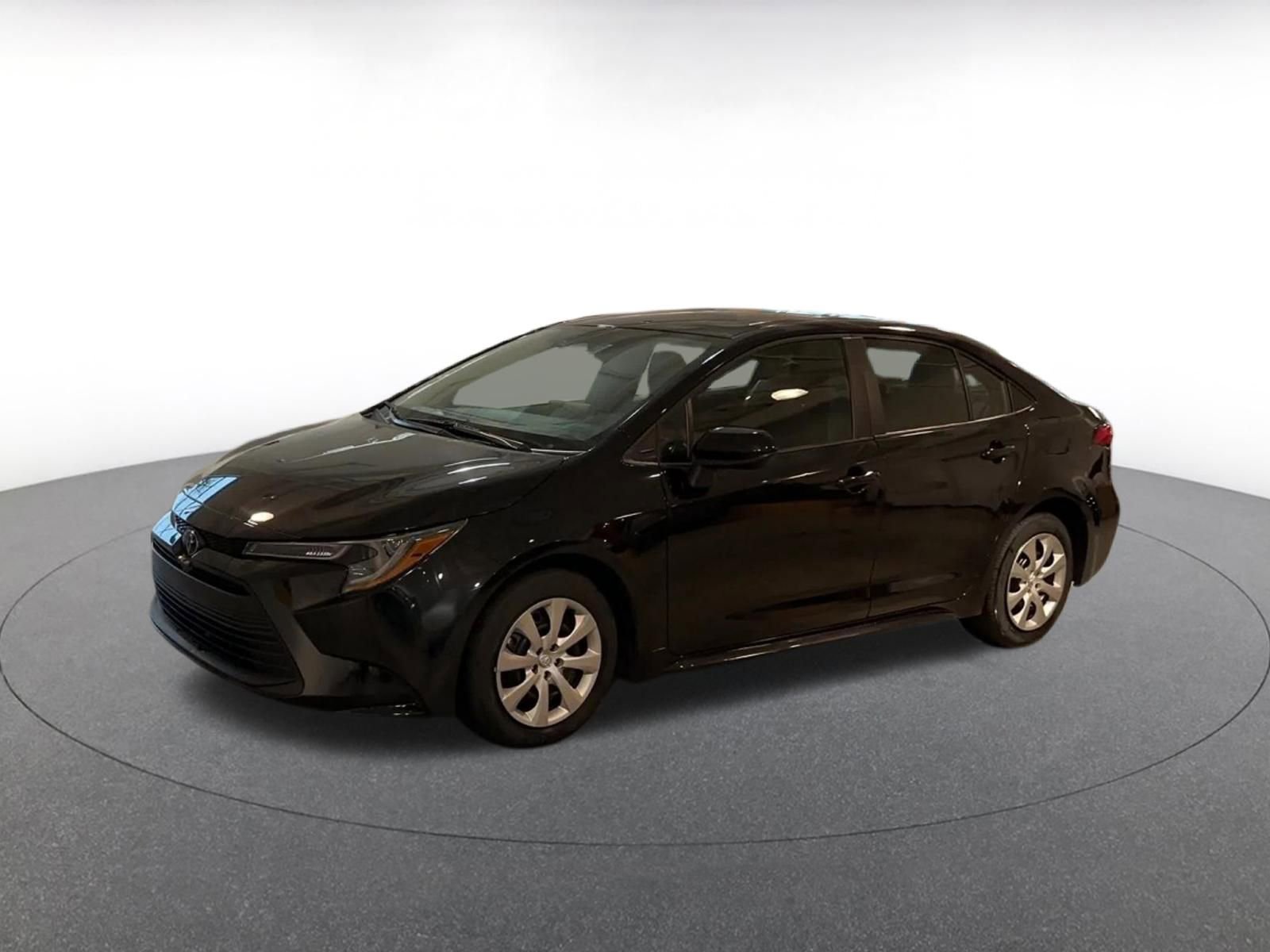 Used 2025 Toyota Corolla LE image 8