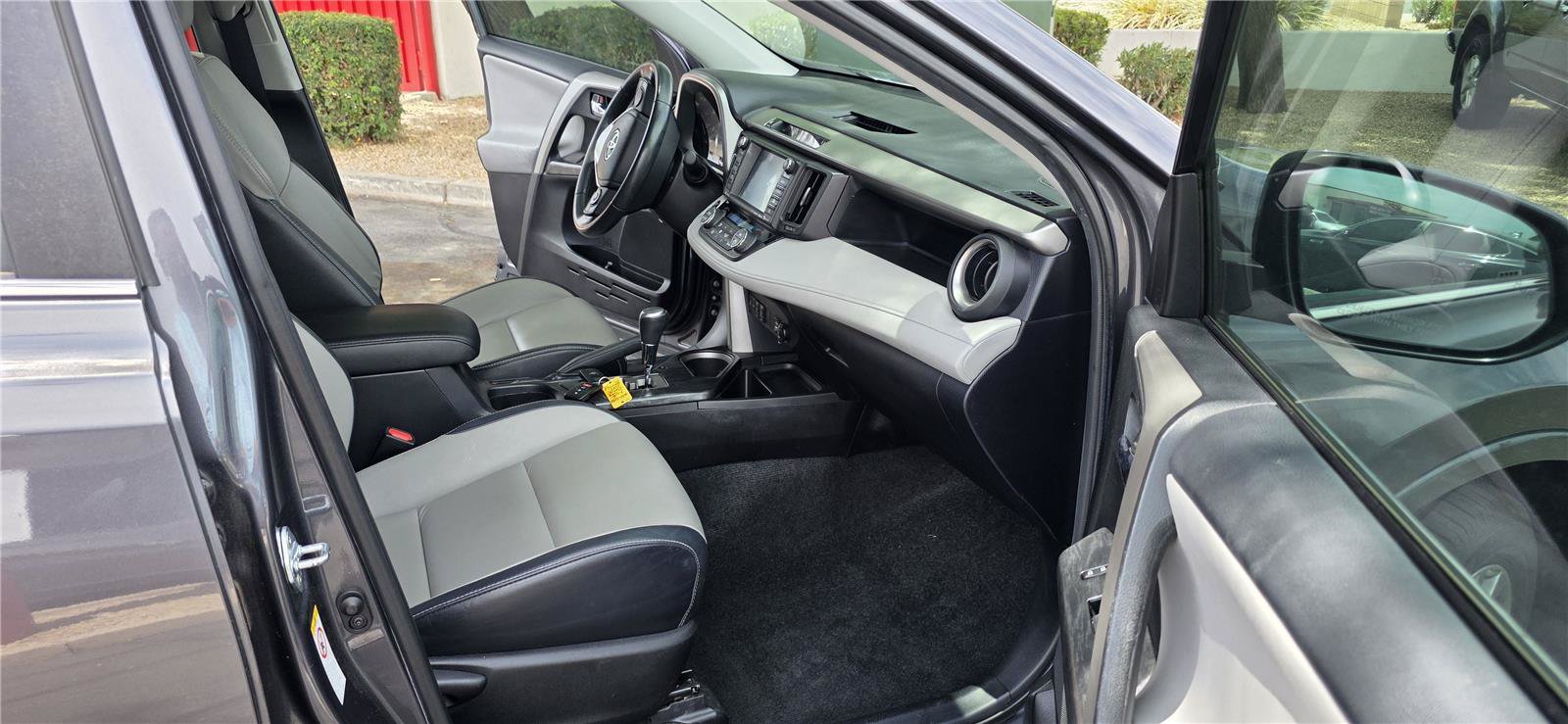 Used 2017 Toyota RAV4 Platinum FWD image 14