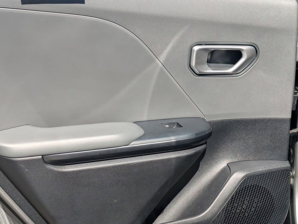 Used 2025 Kia K4 LXS image 25