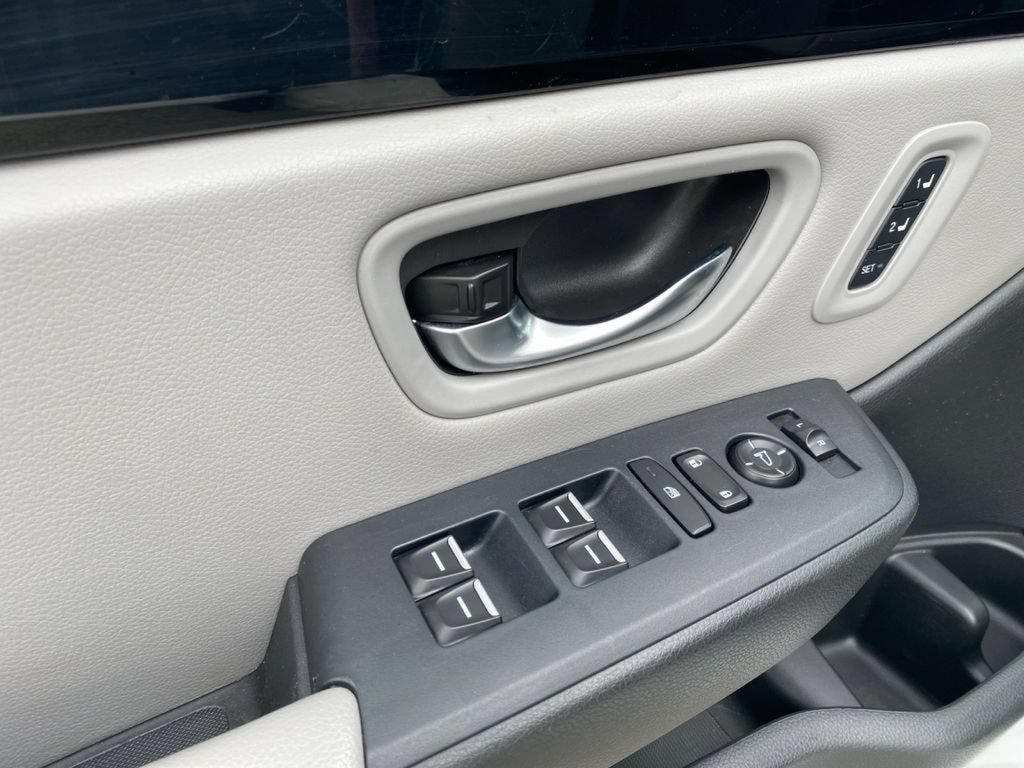 Used 2023 Honda Pilot EX-L image 18
