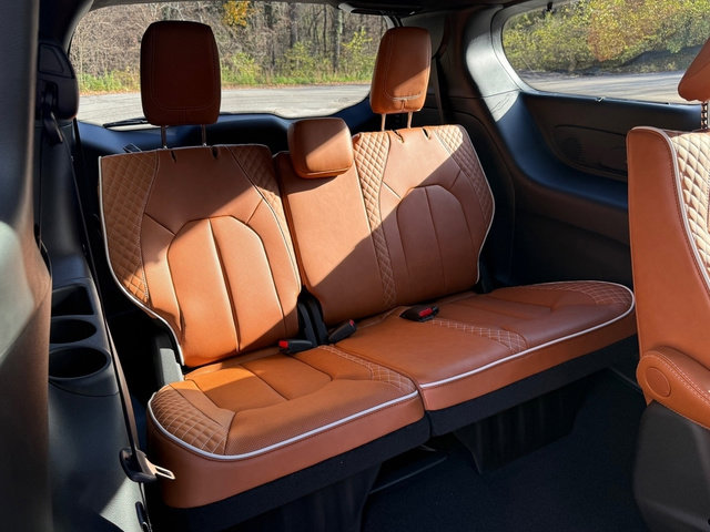 New 2026 Chrysler Pacifica Pinnacle image 25