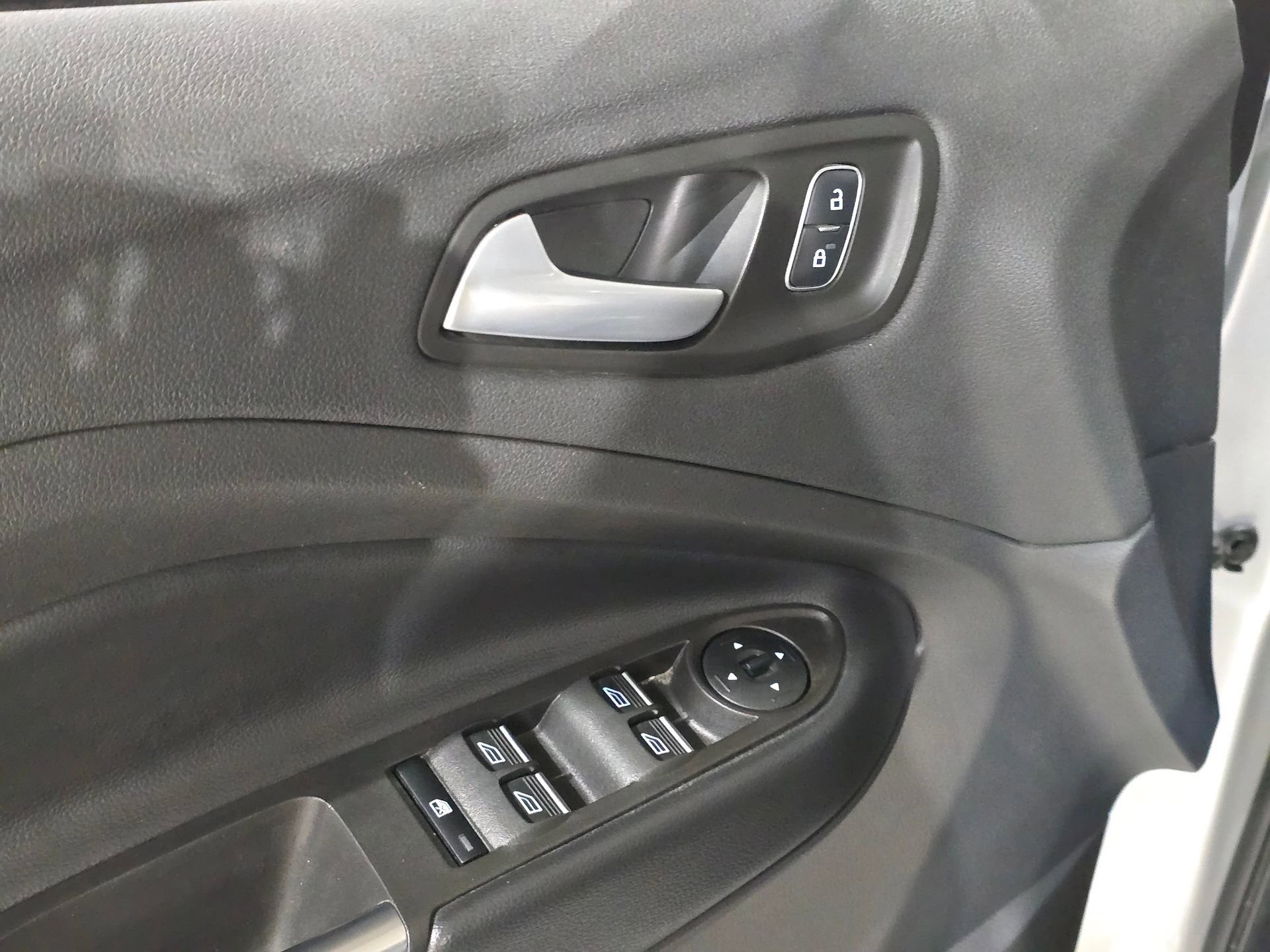 Used 2019 Ford Escape SE image 16