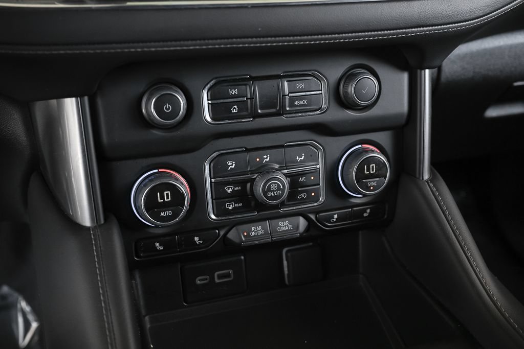 Used 2024 Chevrolet Suburban LT AWD/4WD image 36