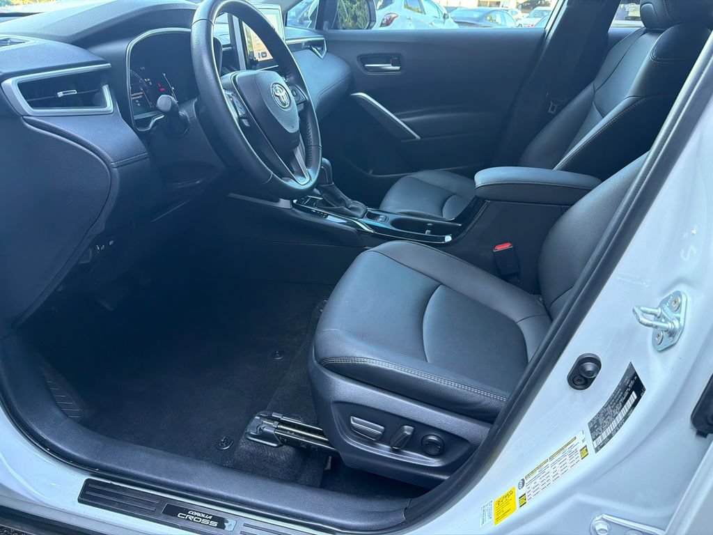 Used 2024 Toyota Corolla Cross XLE FWD image 9