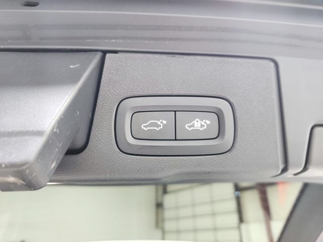 Used 2025 Volvo XC60 B5 Plus AWD/4WD image 43