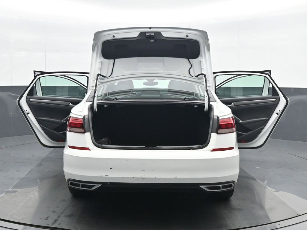 Used 2020 Volkswagen Passat 2.0T R-Line image 25