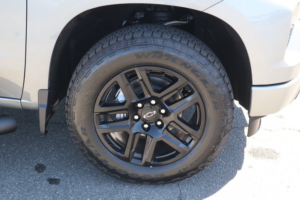 New 2026 Chevrolet Silverado 1500 Custom w/ Turbomax Blackout Package AWD/4WD image 13