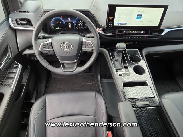Used 2025 Toyota Sienna XLE Woodland Edition AWD/4WD image 13
