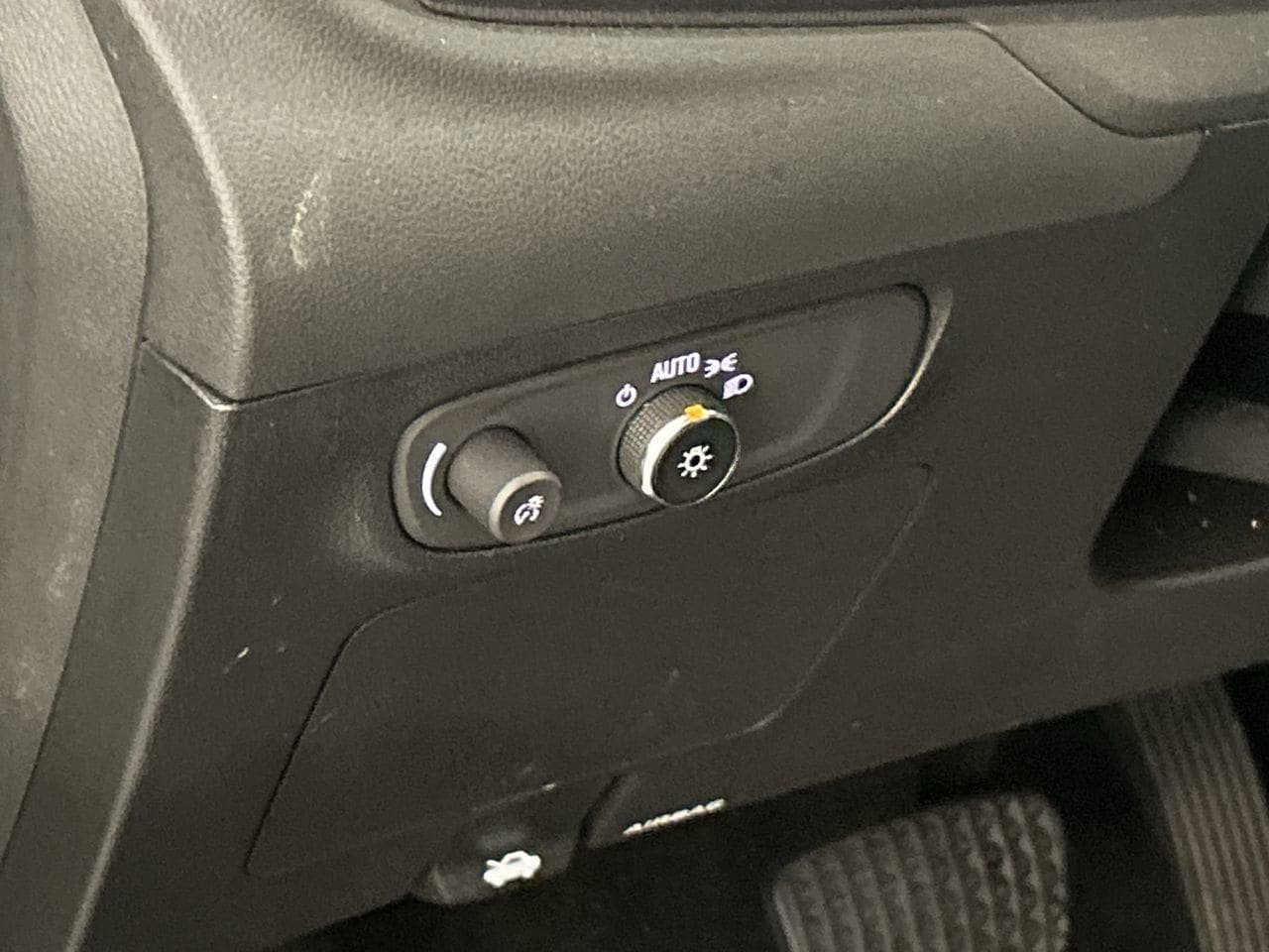 Used 2025 Buick Encore GX Preferred image 12