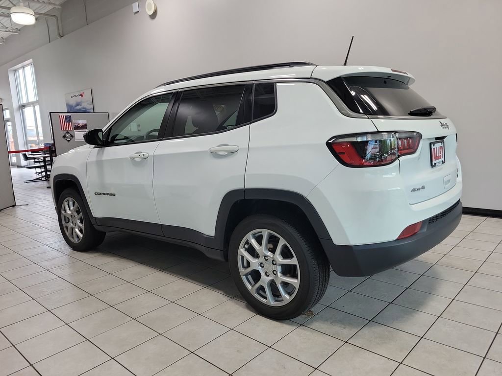 Used 2022 Jeep Compass Latitude AWD/4WD image 8