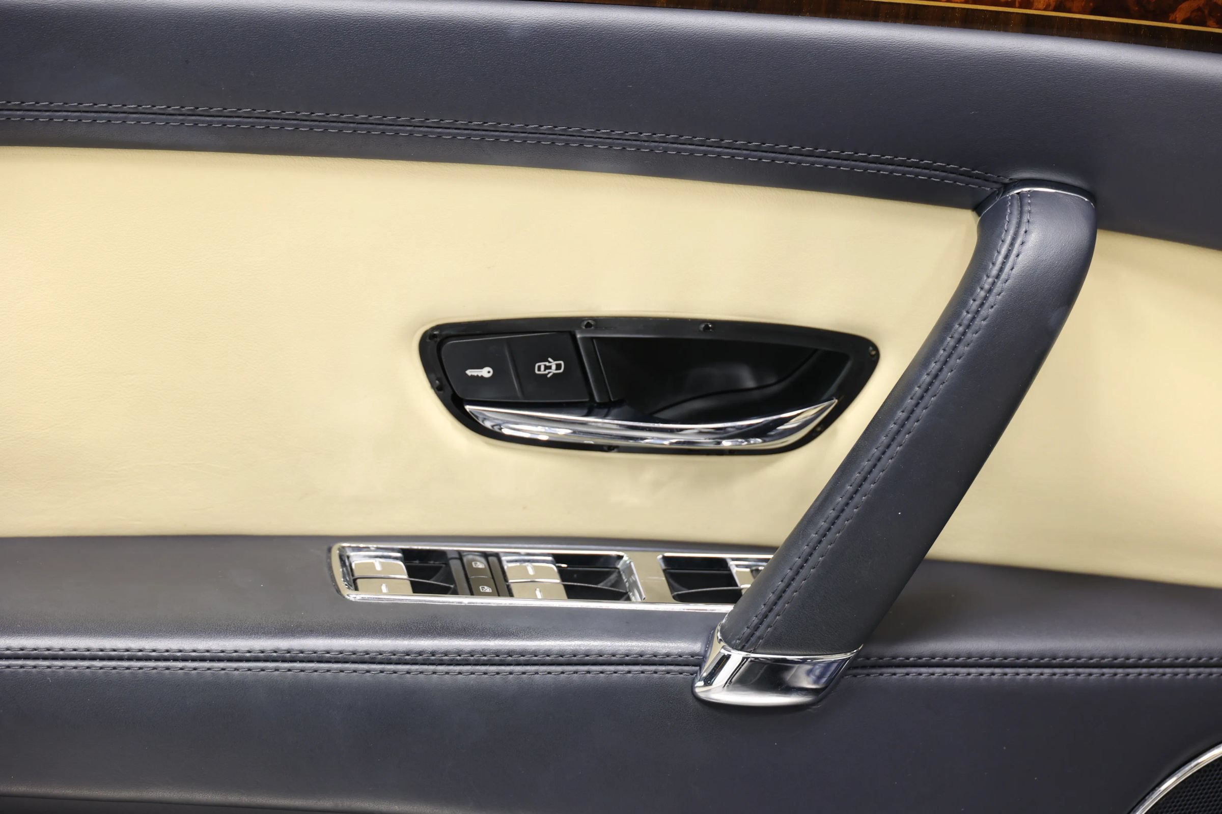 Used 2015 Bentley Flying Spur V8 AWD/4WD image 11