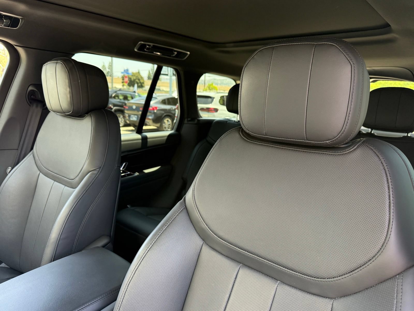 Used 2024 Land Rover Range Rover SE AWD/4WD image 25