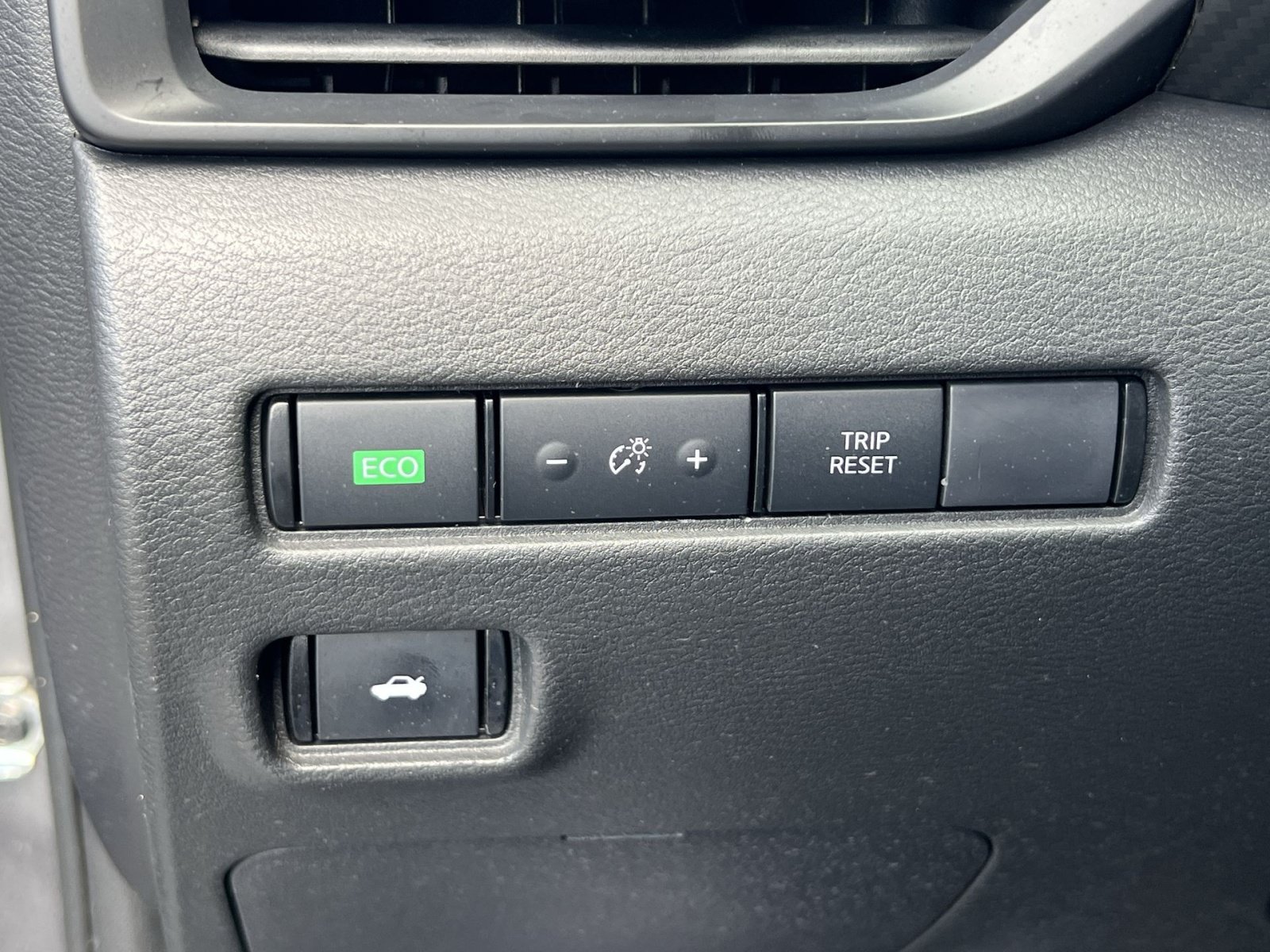 Used 2025 Nissan Sentra S FWD image 36