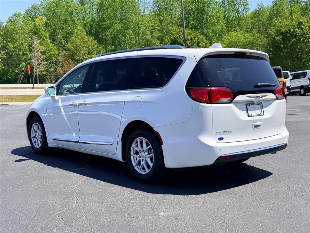 Used 2020 Chrysler Pacifica Touring-L image 6