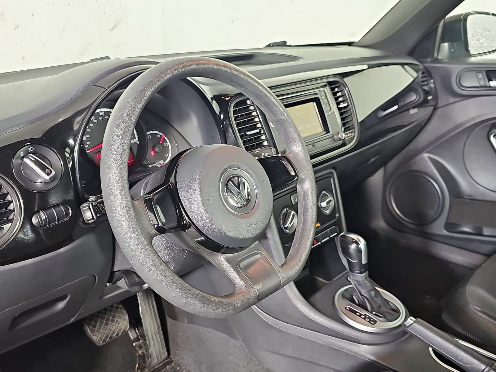 Used 2016 Volkswagen Beetle 1.8T S FWD image 14