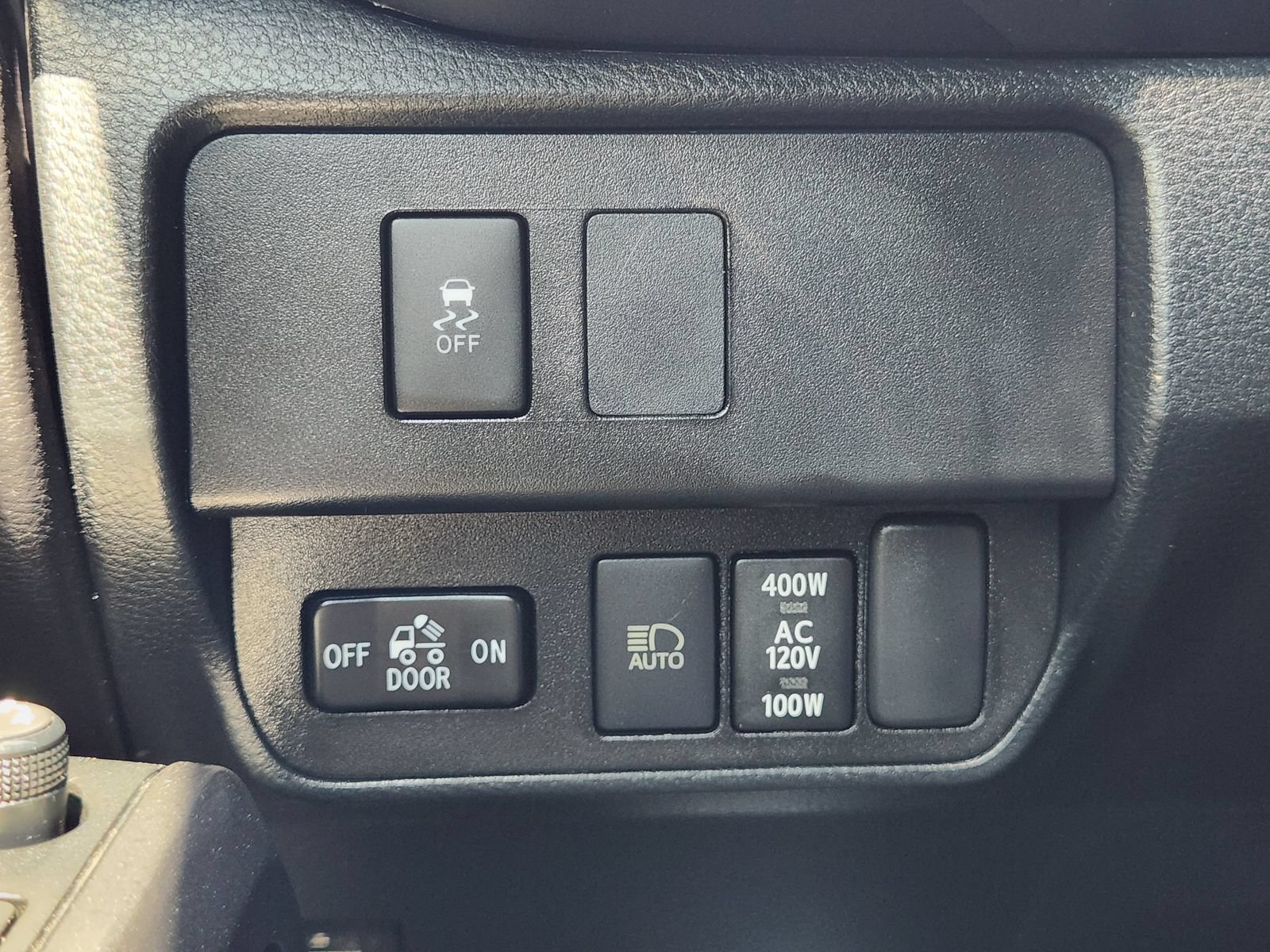 Used 2020 Toyota Tacoma TRD Off-Road w/ Technology Package AWD/4WD image 22
