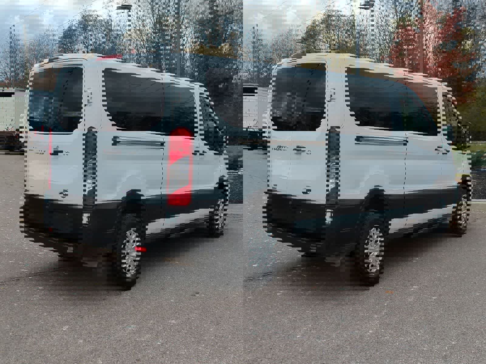 Used 2023 Ford Transit 350 XLT image 8