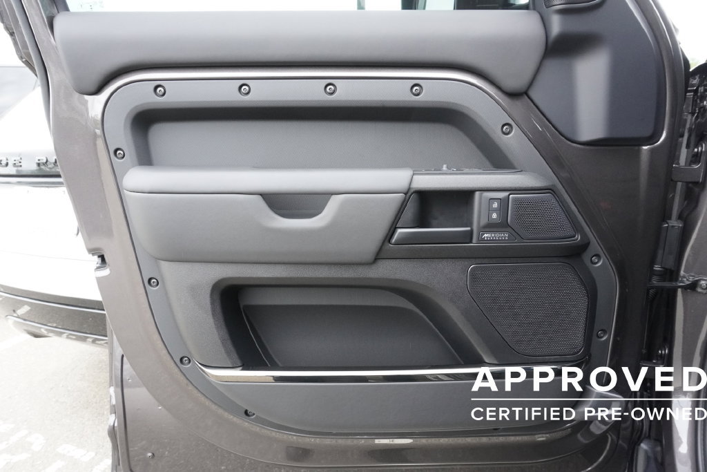 Used 2026 Land Rover Defender 110 OCTA AWD/4WD image 17