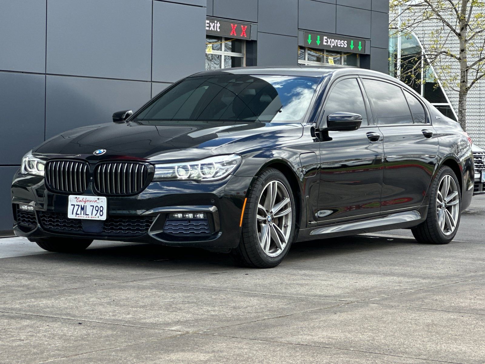 Used 2017 BMW 740e xDrive AWD/4WD image 7