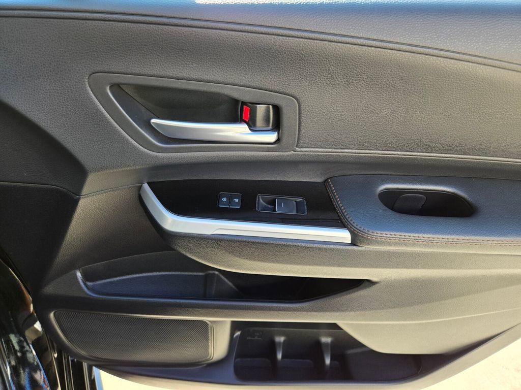 Used 2025 Toyota Sienna Limited image 21