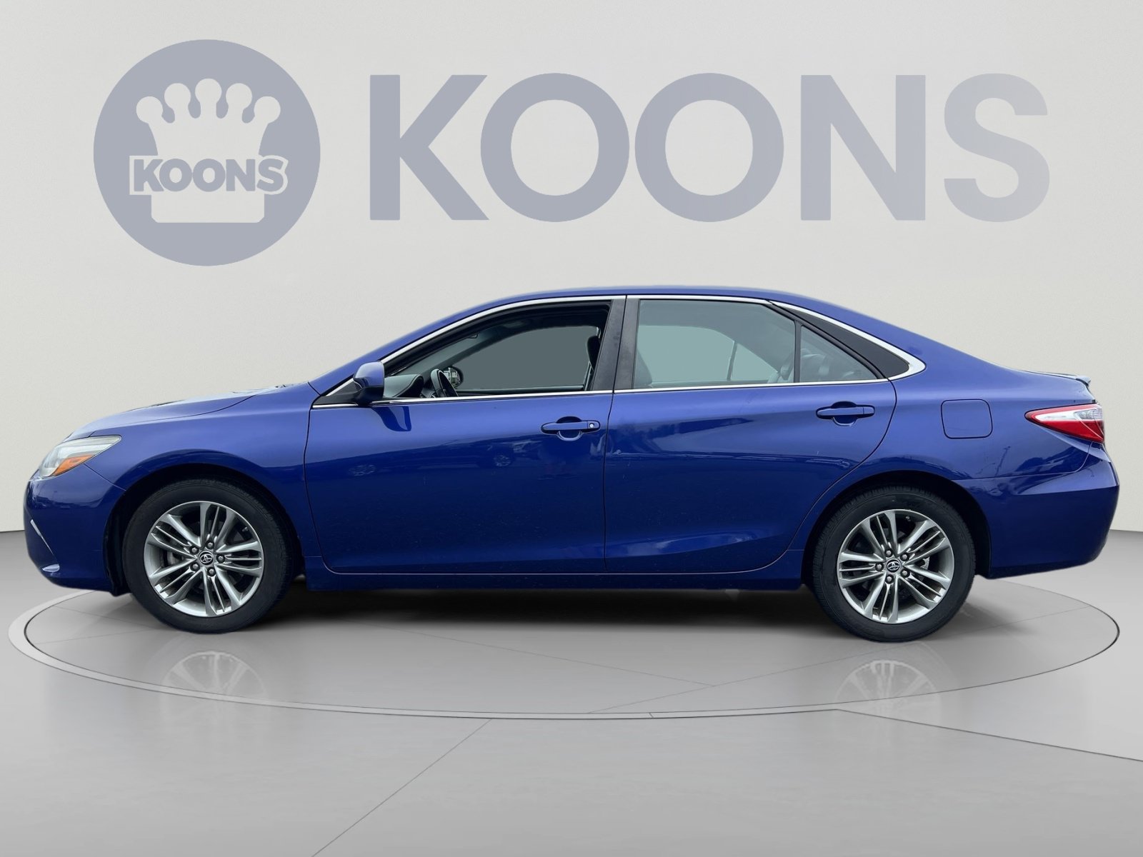 Used 2016 Toyota Camry SE FWD image 2