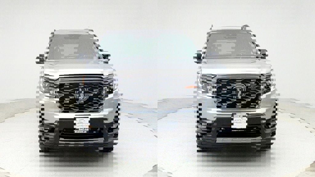 Used 2023 Honda Passport TrailSport image 2