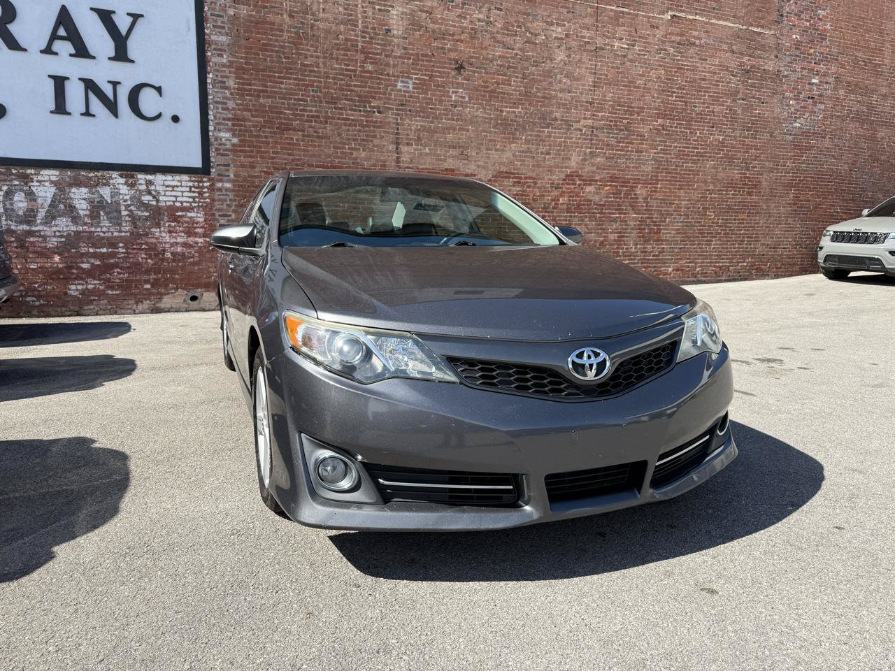 Used 2013 Toyota Camry SE FWD image 2
