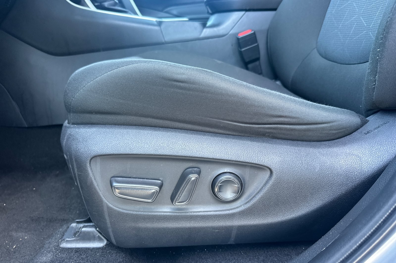 Used 2025 Toyota RAV4 XLE FWD image 13