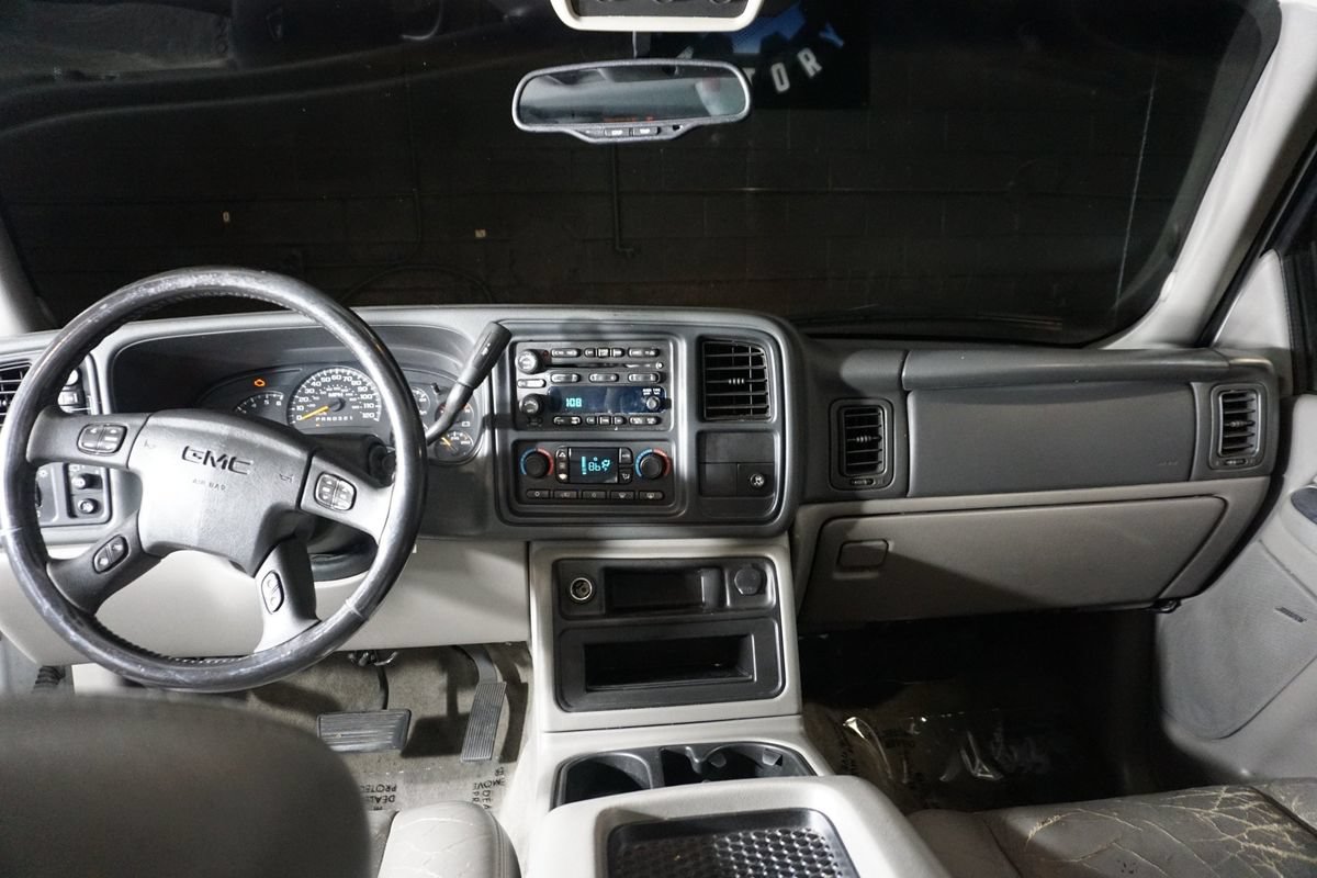 Used 2006 GMC Yukon XL SLT w/ SLT Preferred Equipment Group AWD/4WD image 17