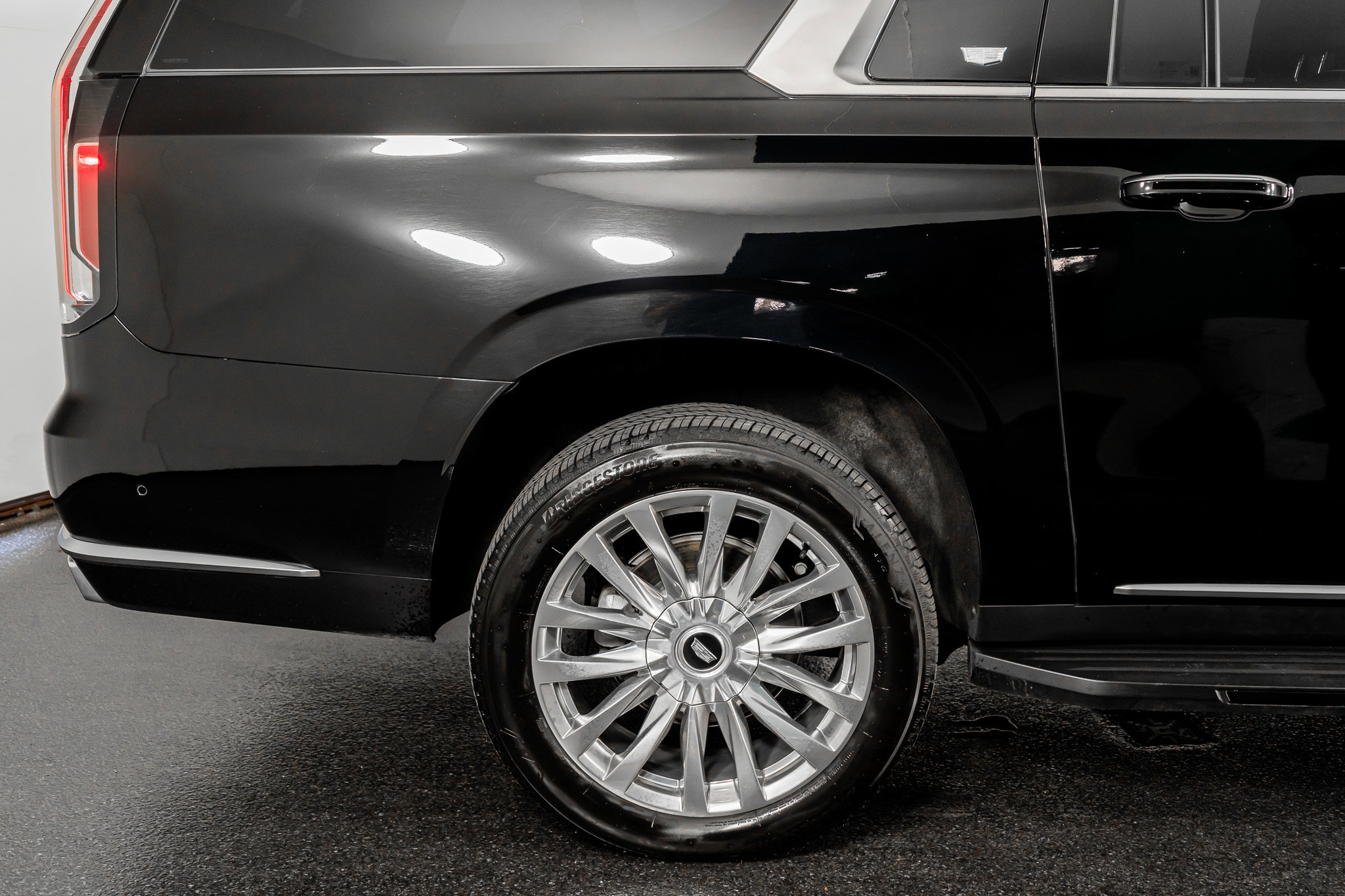 Used 2024 Cadillac Escalade ESV Premium Luxury image 8