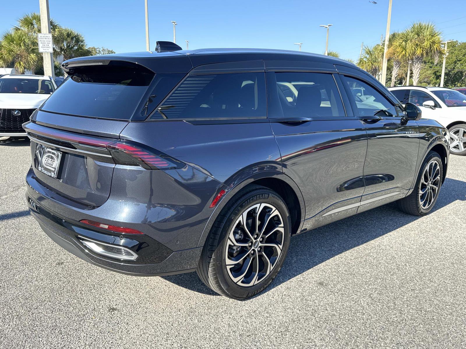 Used 2024 Lincoln Nautilus Reserve image 3