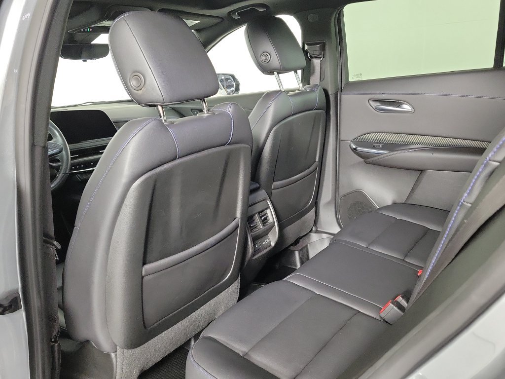 Used 2024 Cadillac XT4 Sport w/ Technology Package FWD image 13