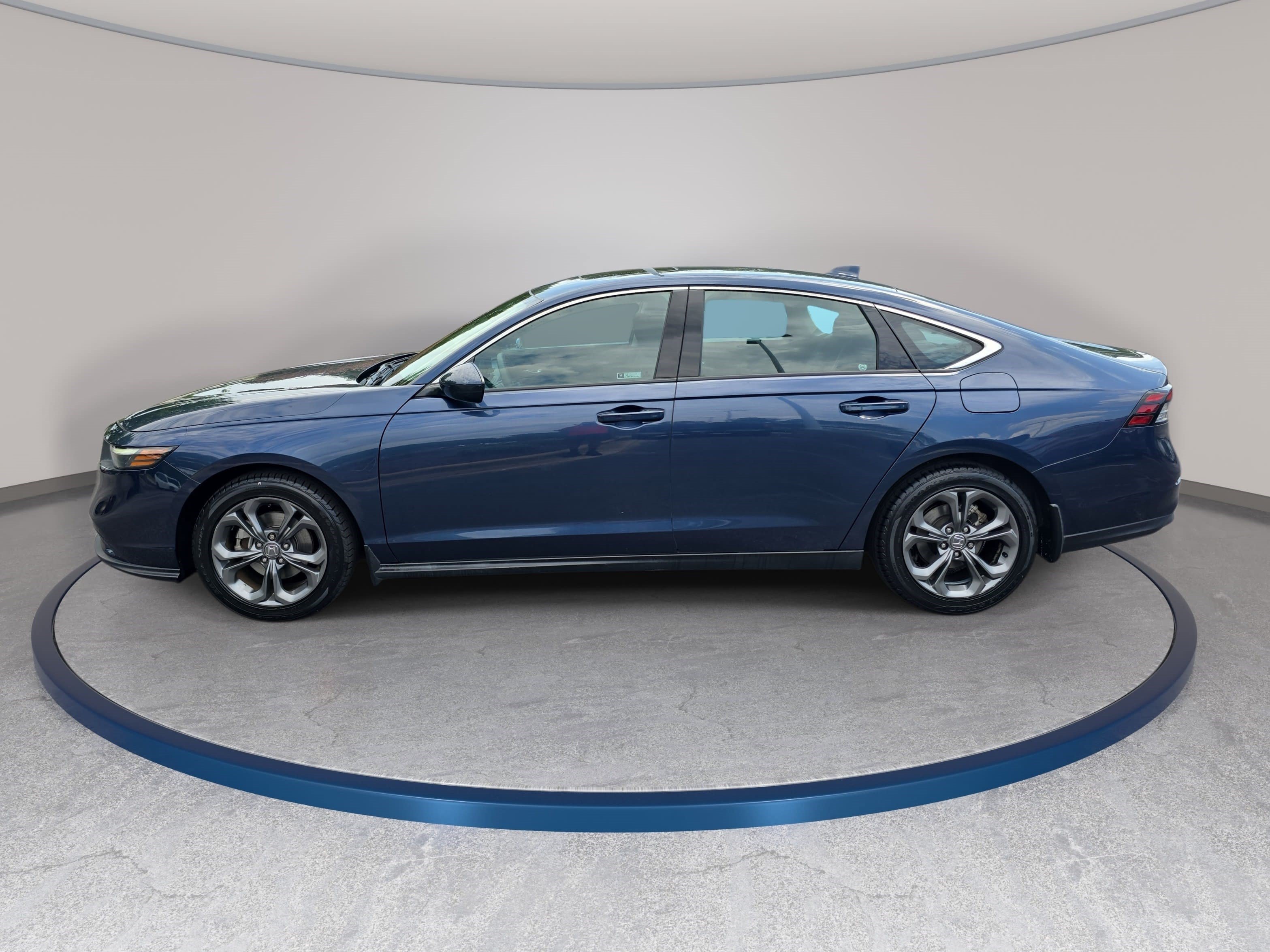 Used 2023 Honda Accord EX image 8