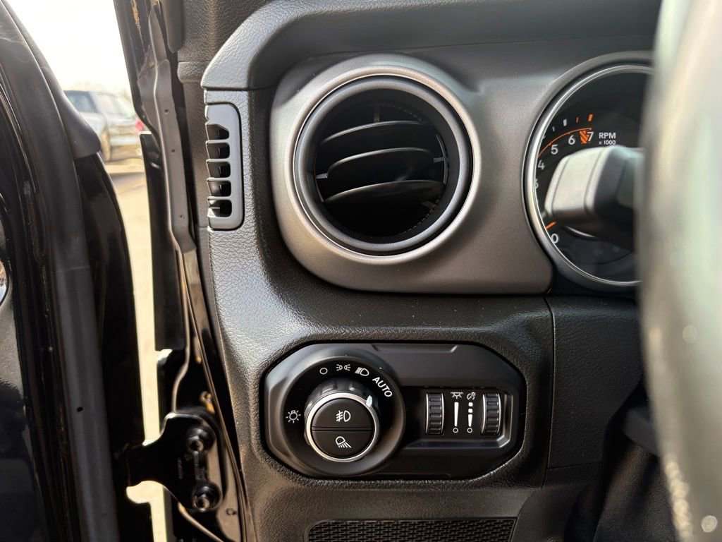 Used 2022 Jeep Gladiator Sport image 18