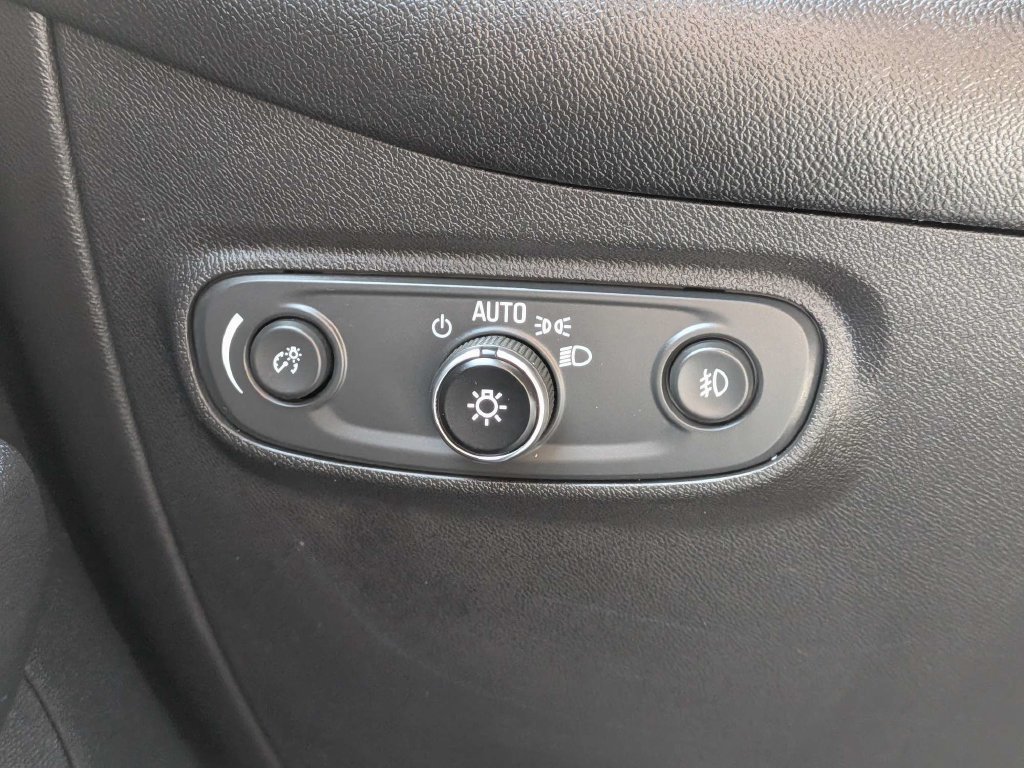 Used 2021 Chevrolet Equinox LT w/ Driver Convenience Package AWD/4WD image 22
