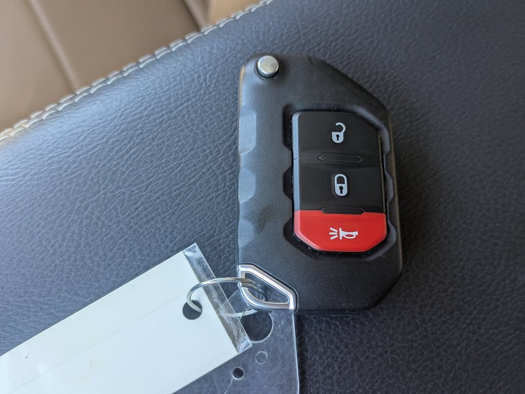 Used 2022 Jeep Wrangler Unlimited Sahara AWD/4WD image 28