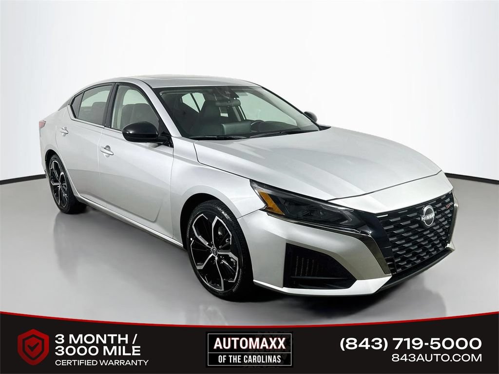 Used 2024 Nissan Altima 2.5 SR w/ SR Premium Package FWD image 1